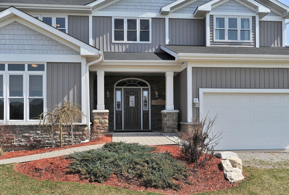 Фасад с вертикальным сайдингом