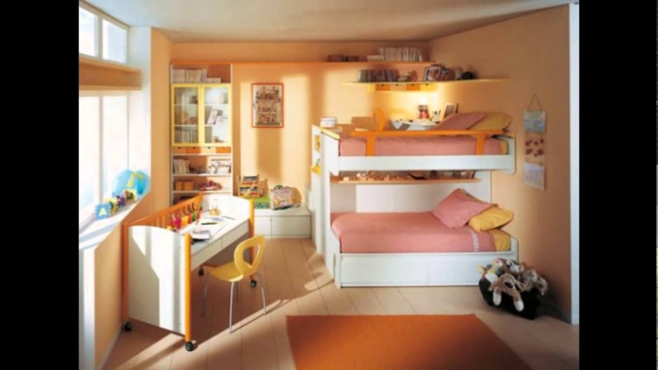 Две детские кровати в одной комнате