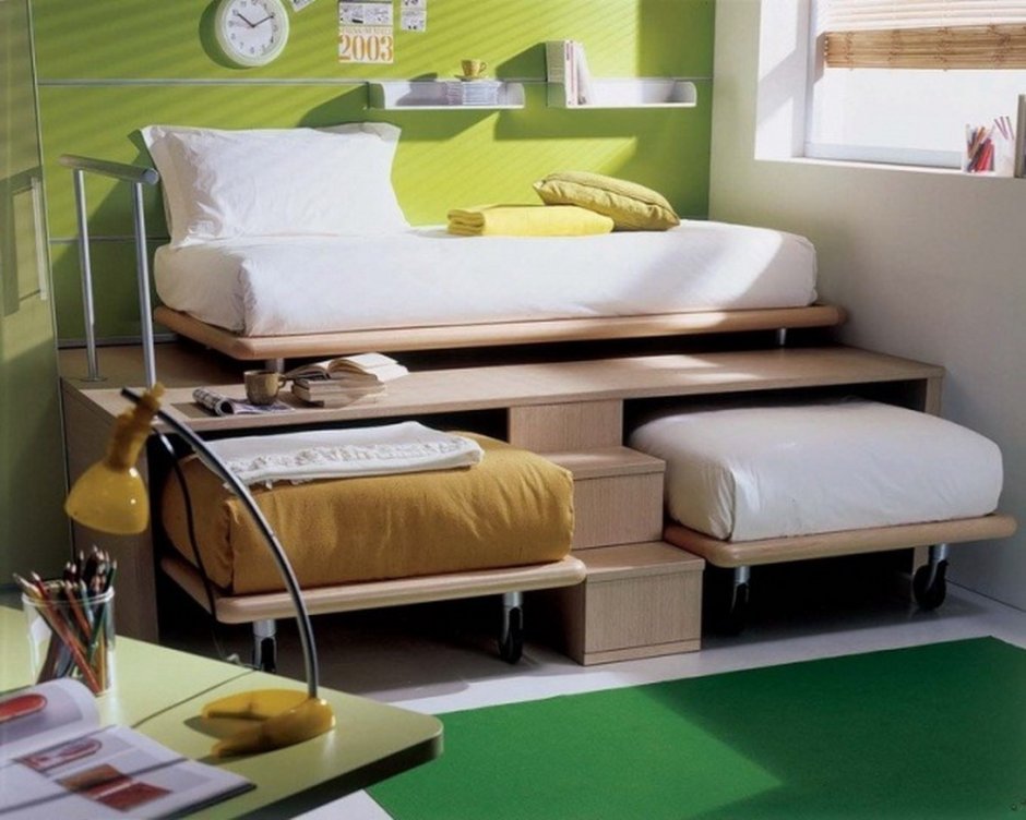 Две кровати в маленькой детской комнате (69 фото)