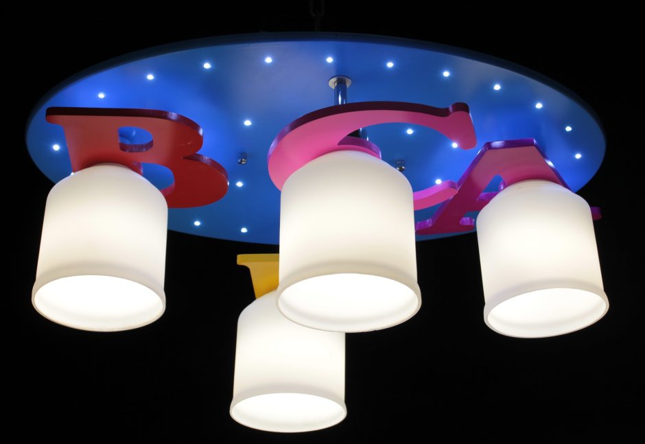 Точечные светильники в детскую комнату розовый