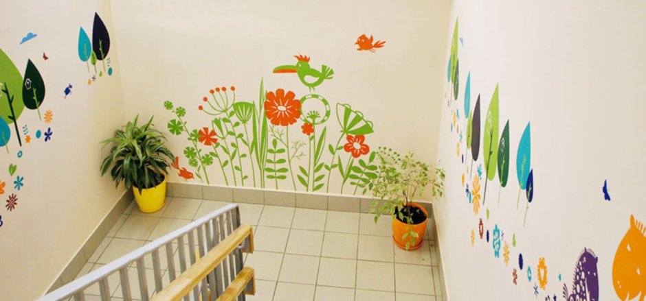Окрашивание стен в детской комнате