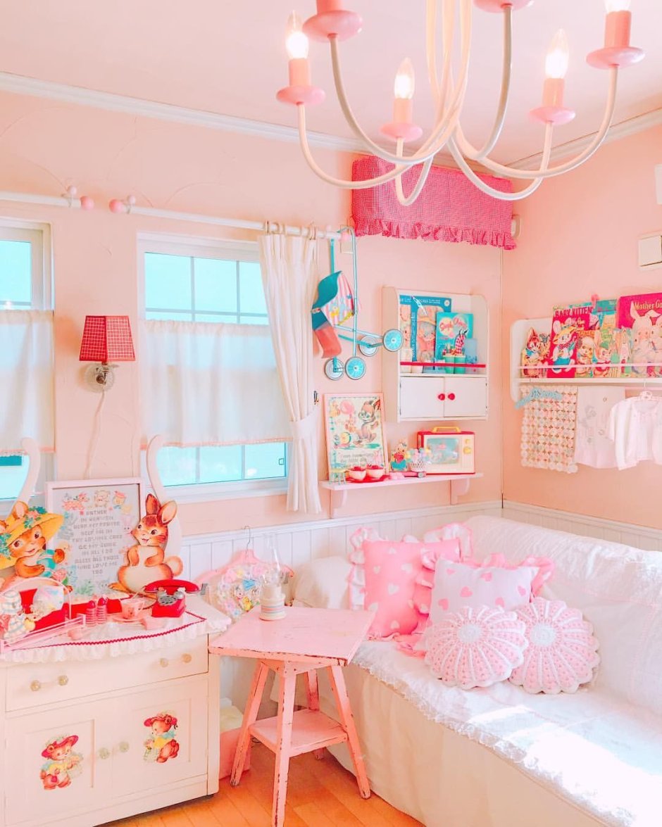 Пастельно розовая комната принцессы