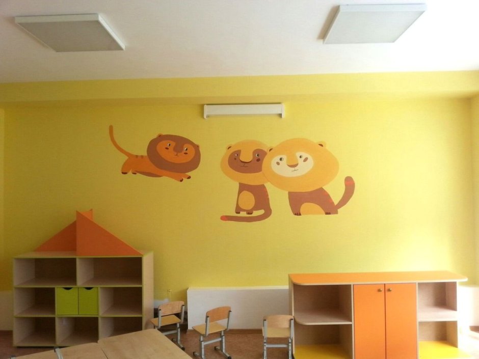 Покраска стен в школе