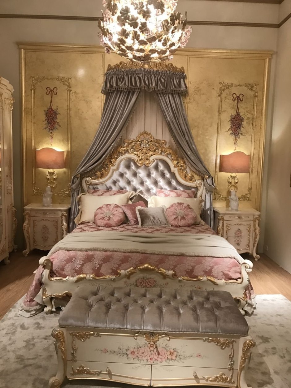 Интерьер спальни в стиле рококо и Барокко
