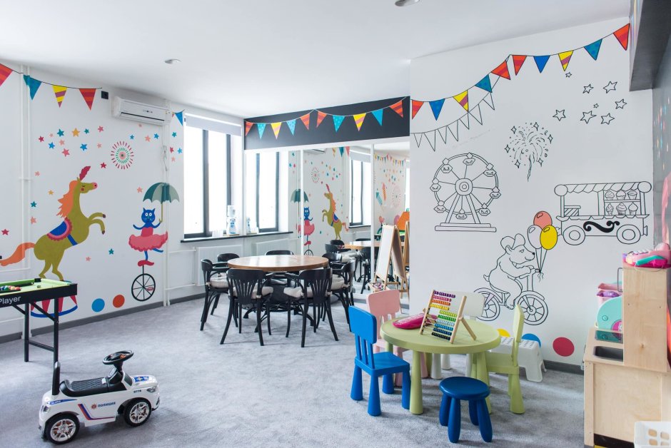 Стены в детской студии творчества