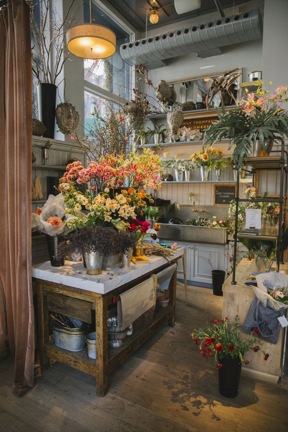 Магазин цветов в стиле лофт