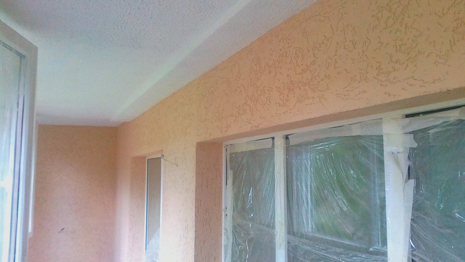 Декоративная штукатурка на балконе