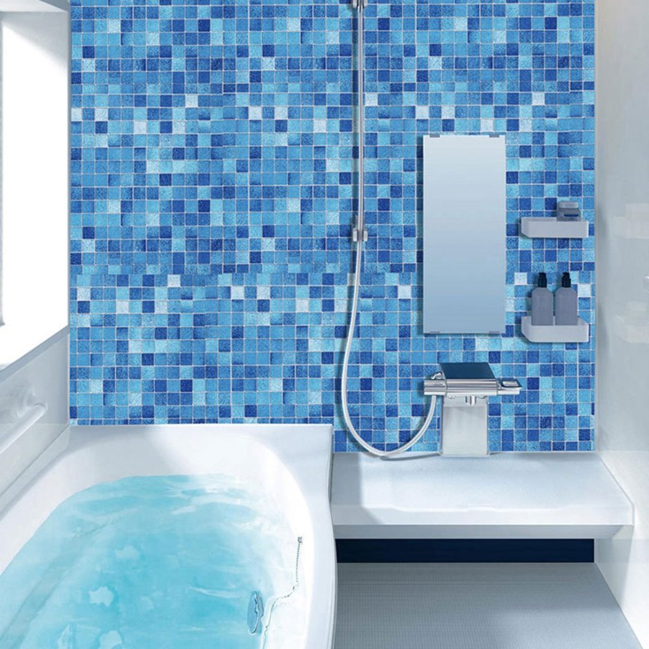 Синяя мозаика в ванной