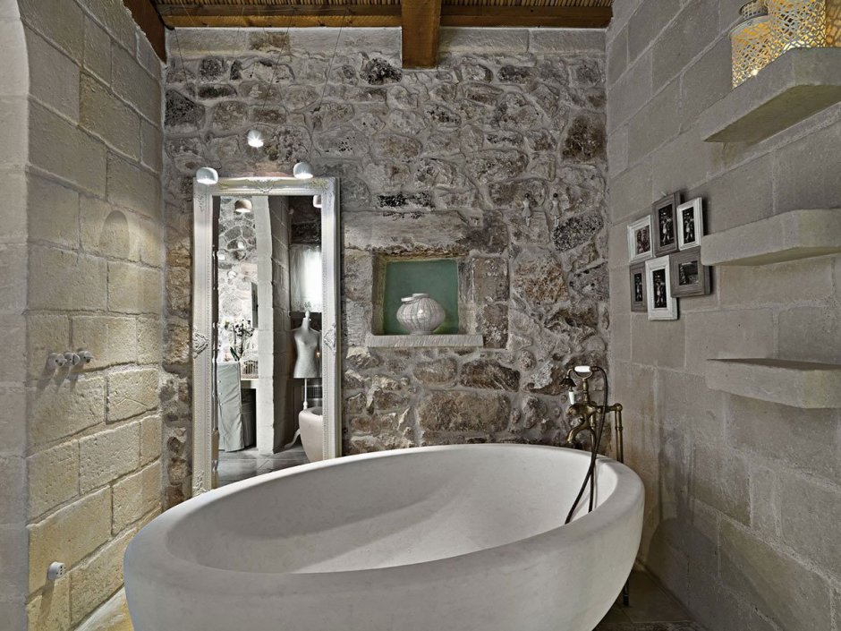Ванная комната из камня