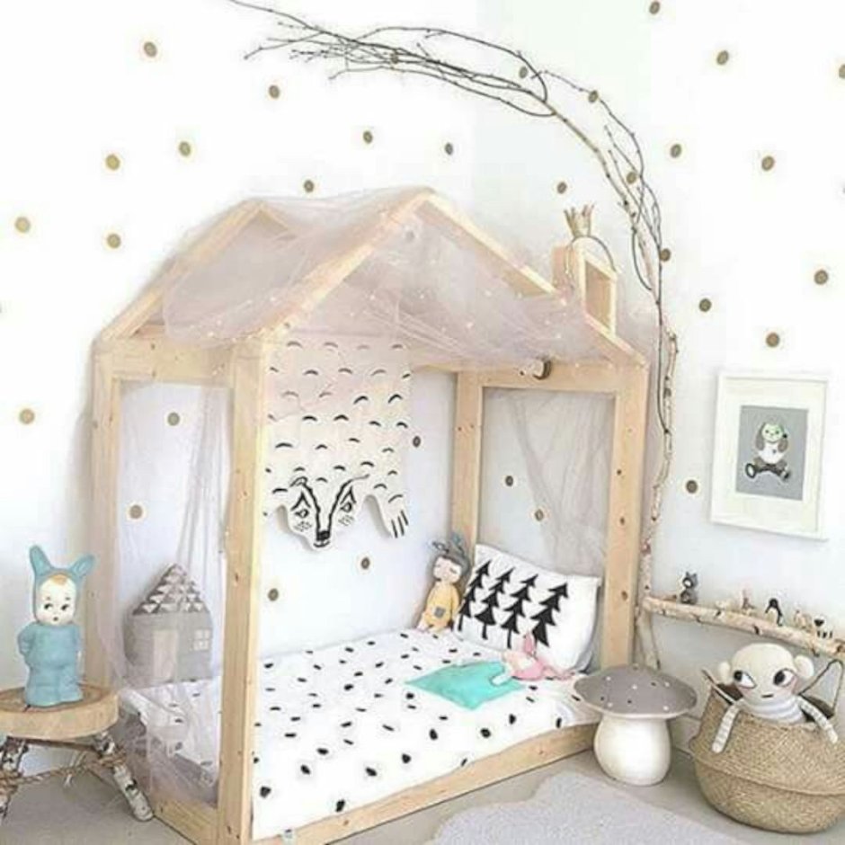 Красивая кровать домик для девочки