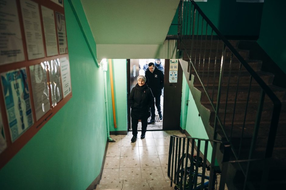Украсить стену в подъезде