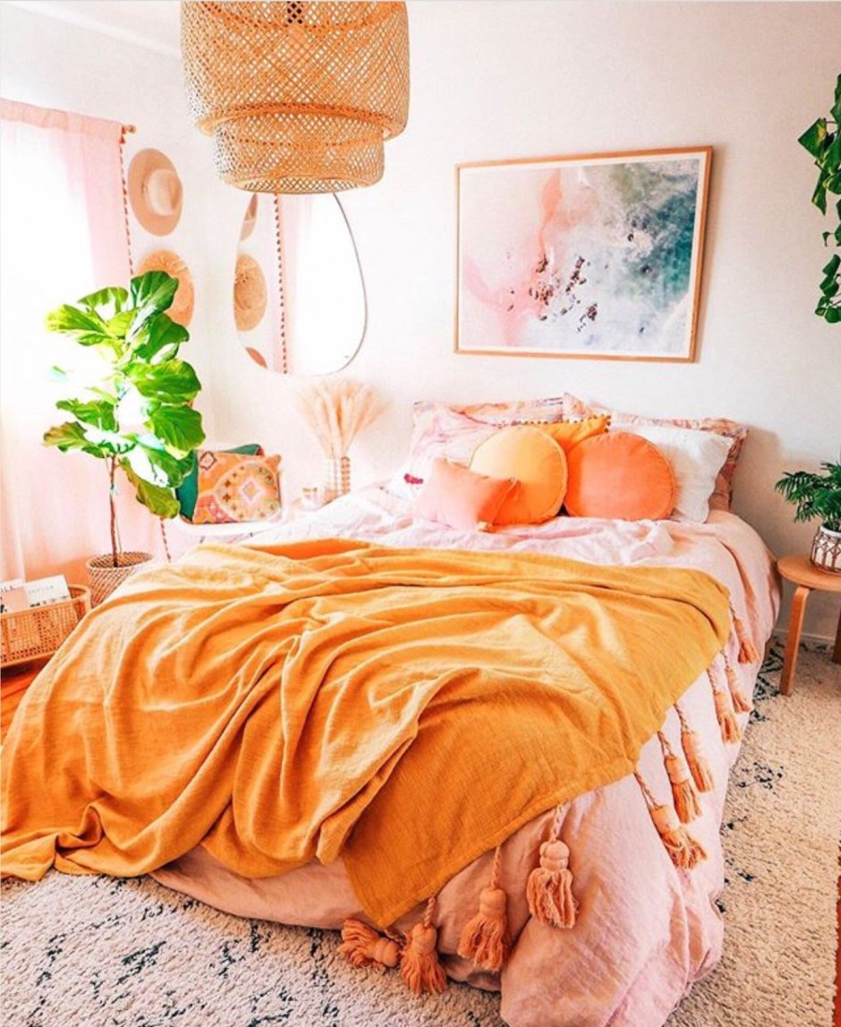 Спальня в персиковых тонах