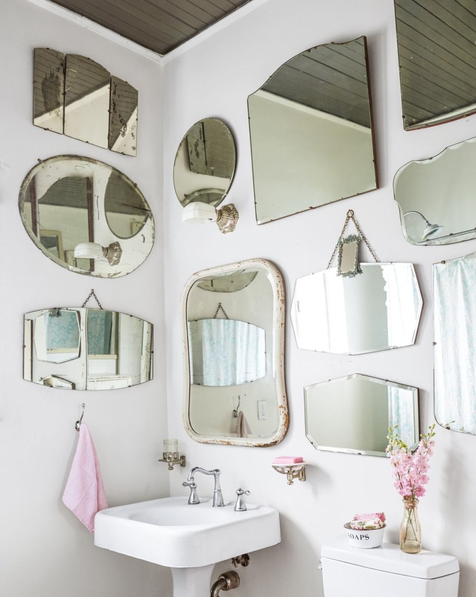 Необычное зеркало для ванной комнаты