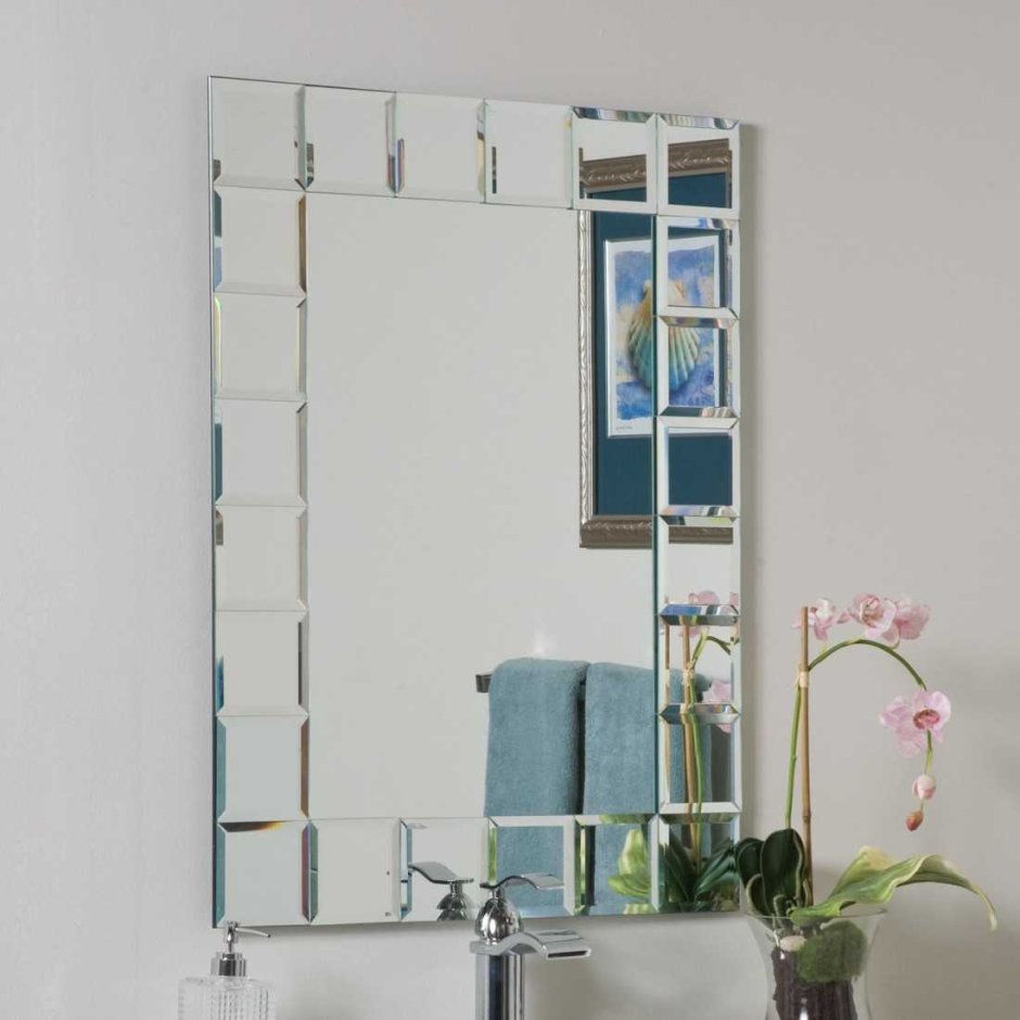 Красивое зеркало в ванной