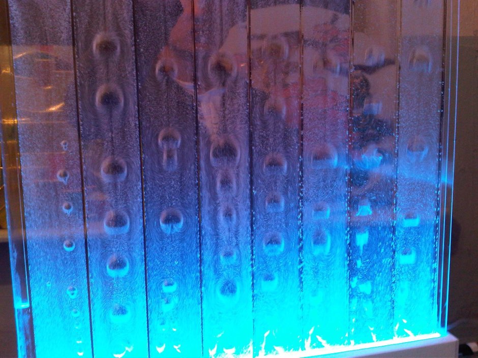Водопады по стеклу комнатные