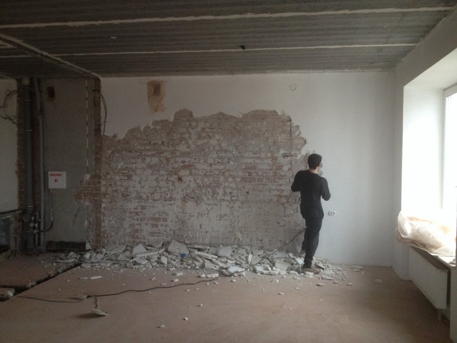 Разбитые стены в квартире