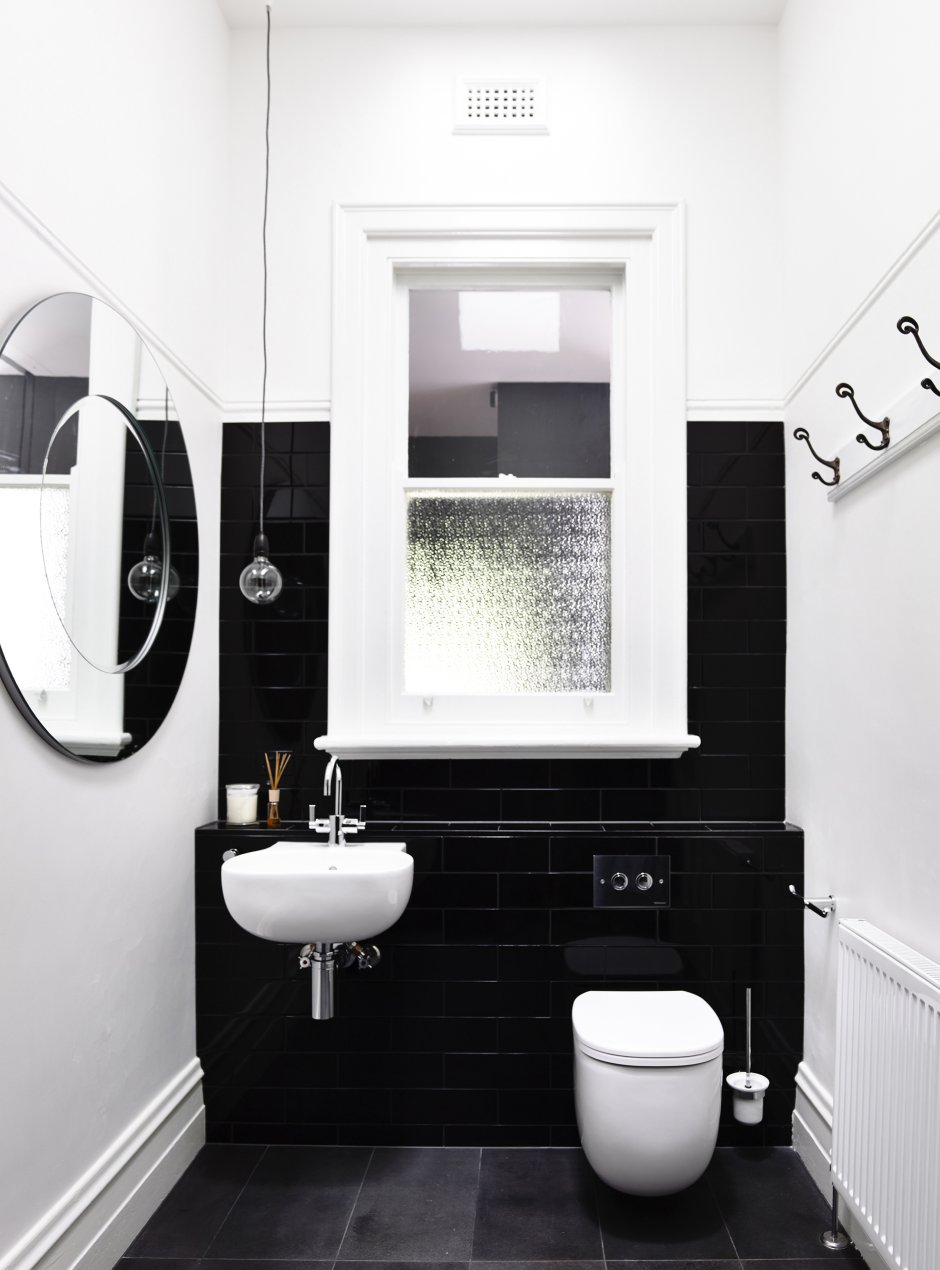 Ванная комната в черно белых тонах 5 метров
