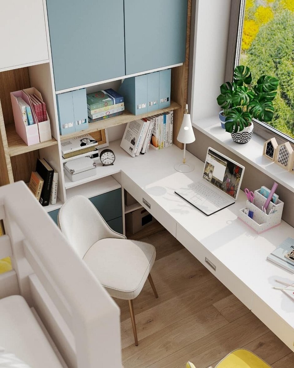 Письменный стол в маленькую комнату