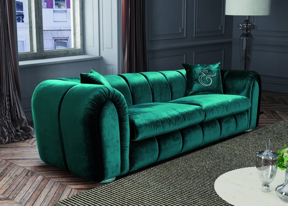 Гостиная с темно зеленым диваном