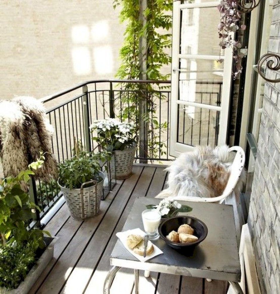 Открытый балкон в стиле.Сканди