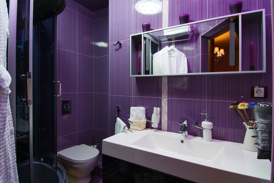 Ванная комната в серо фиолетовых тонах
