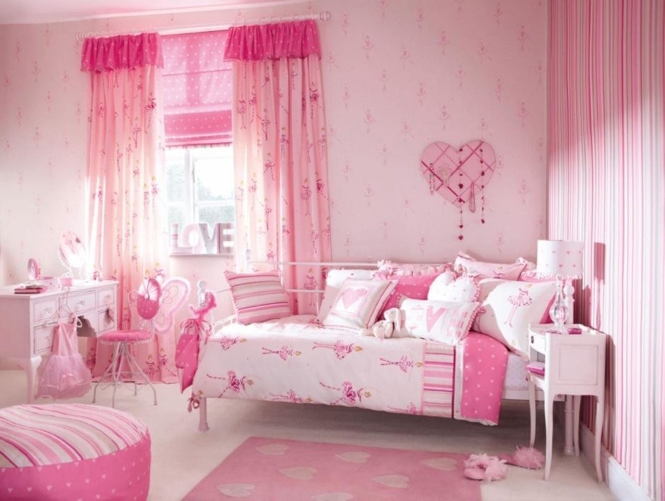 Спальня в бежевых розовых тонах для девочки