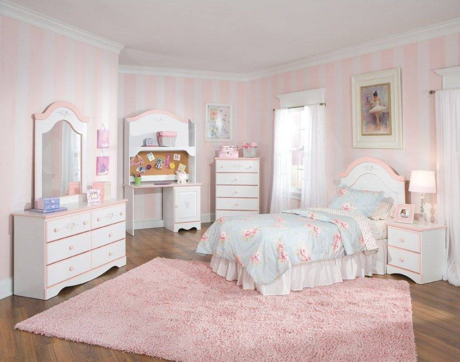 Детская комната розовая с белым