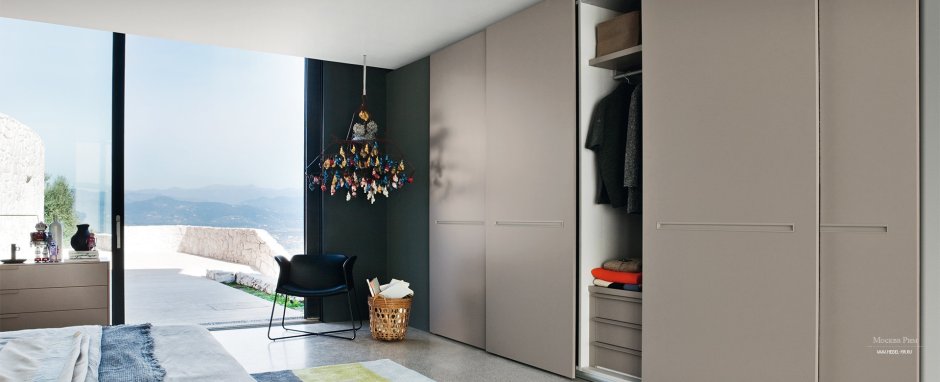 Стильные современные шкафы