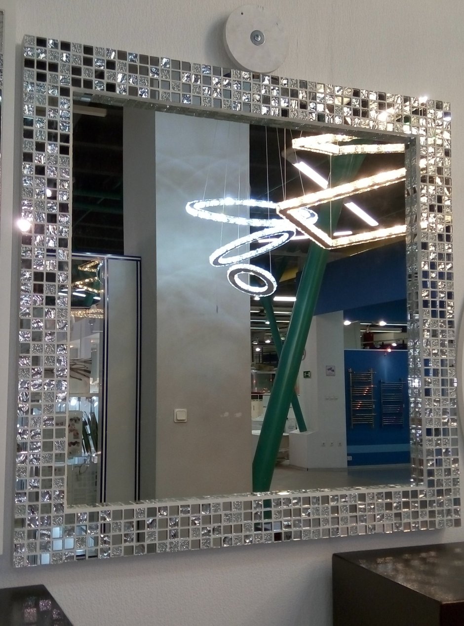 Ванная с зеркальной мозаикой