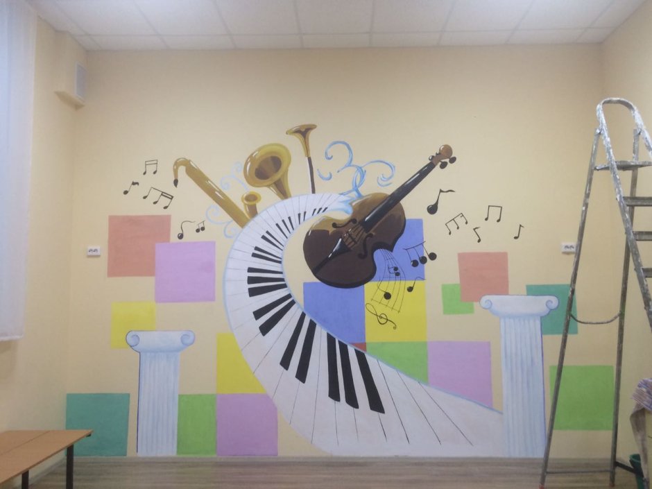 Украшения стен в музыкальной школе