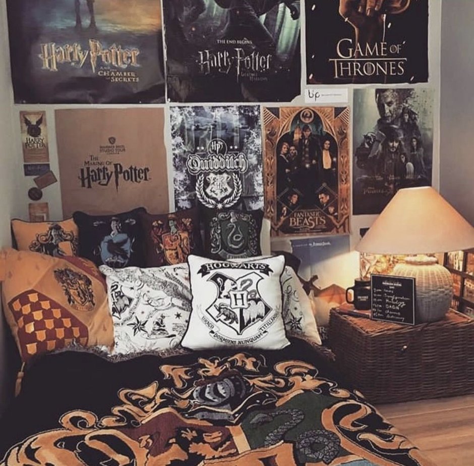 Комната в стиле Гарри Поттера для девочек Гриффиндора