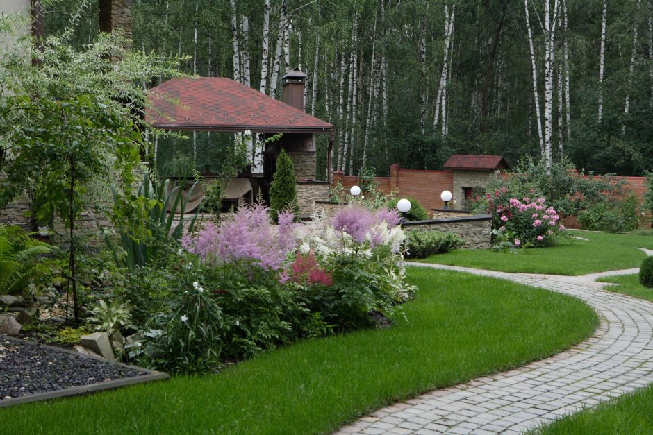 Сад в пейзажном стиле в Подмосковье