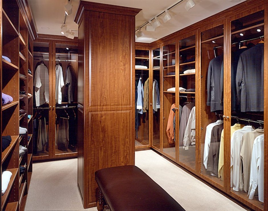 Гардеробная верхней одежды в коттедже