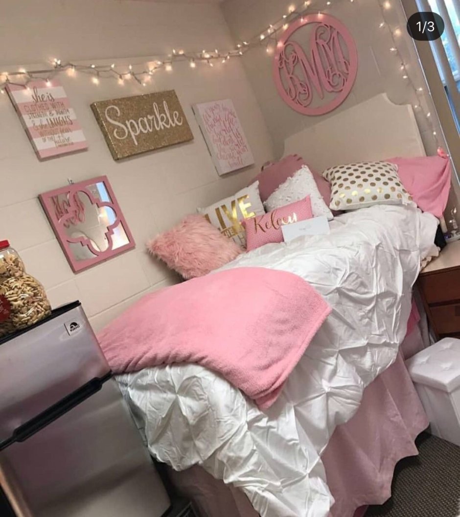 Розовая комната с белой мебелью