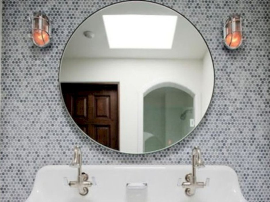 Зеркальце в ванную к стене
