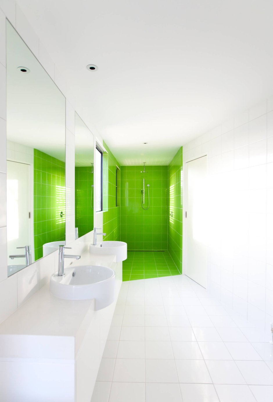 Зеленые элементы в интерьере ванной