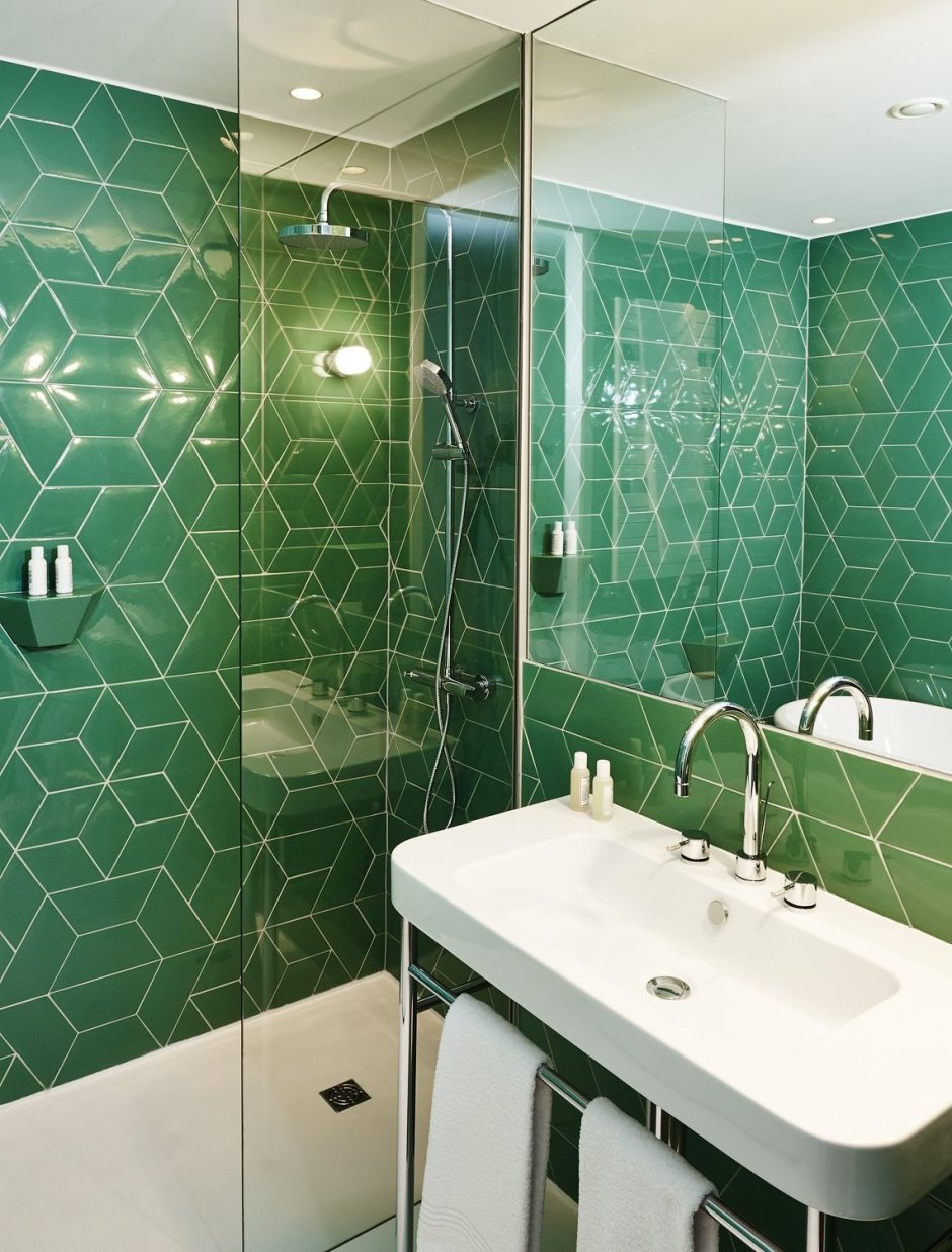 Ванна в изумрудном цвете