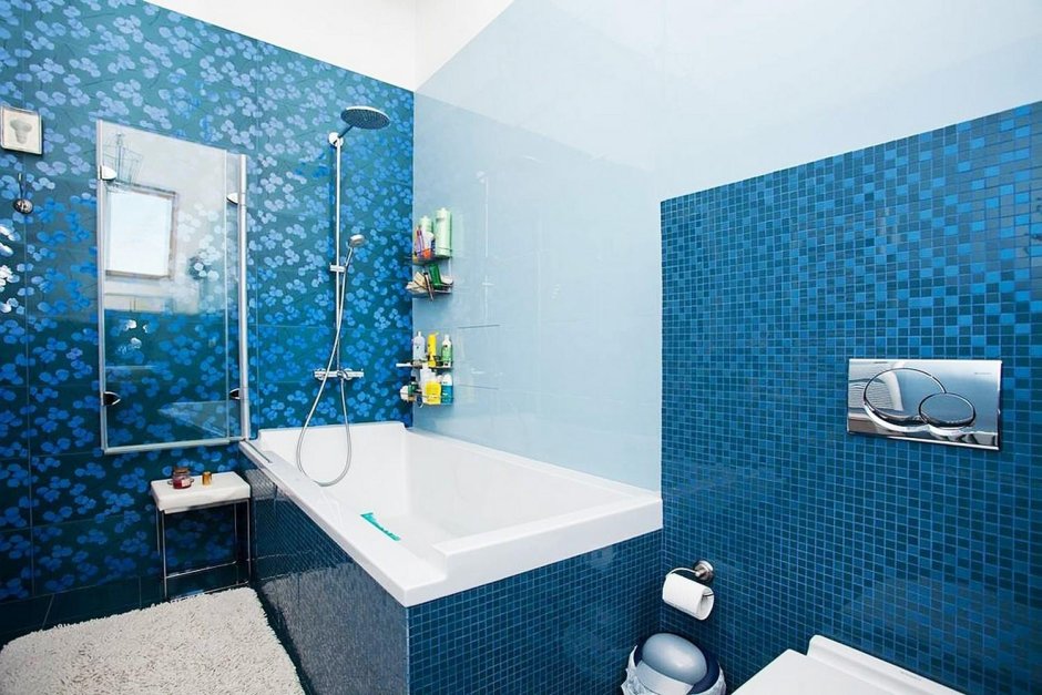 Ванная в голубом цвете панелями