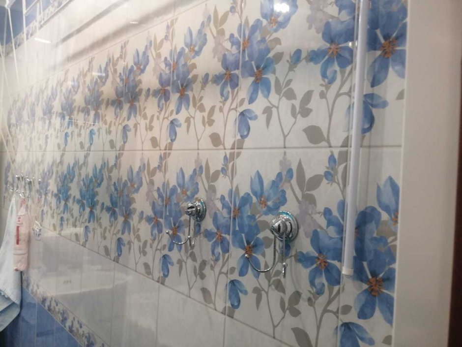 Панели в ванную комнату голубые с подснежниками
