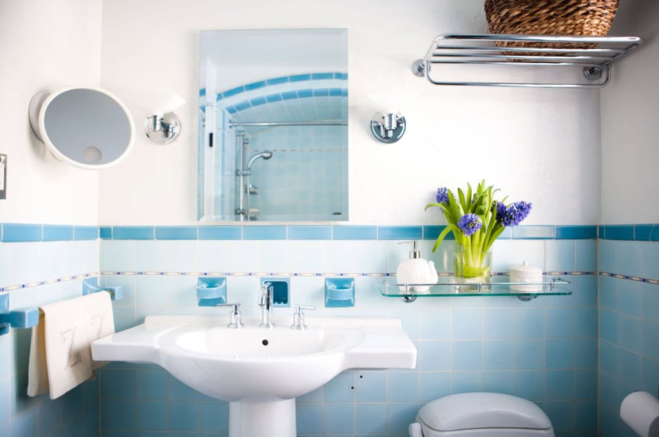 Светло голубая ванная комната