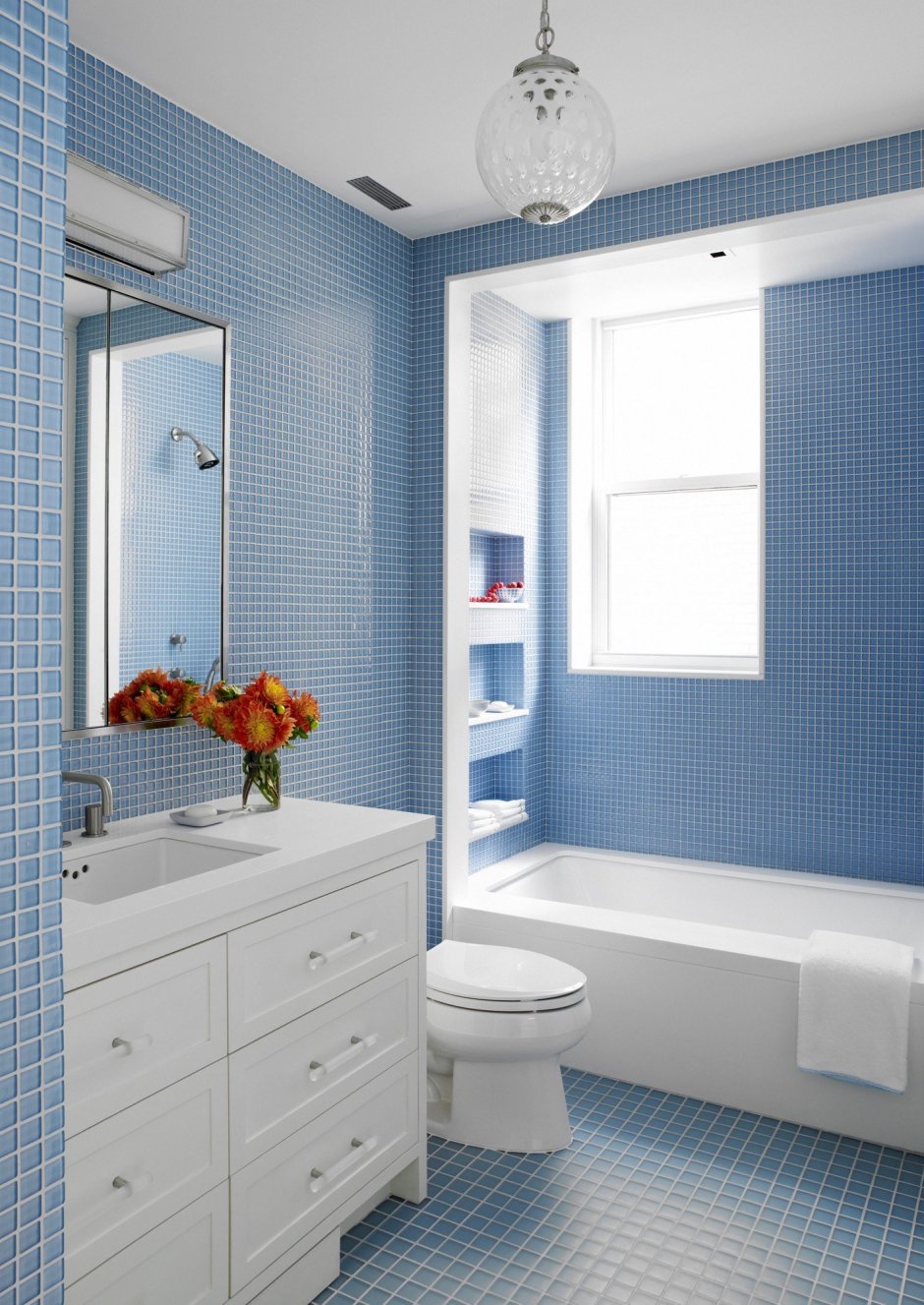 Ванная комната в бело голубых тонах
