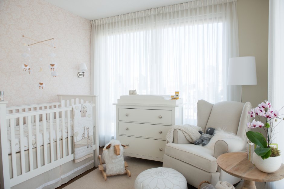 Комната для новорожденных бежевая