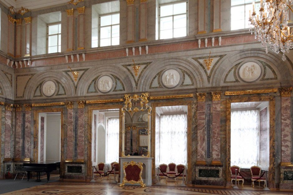 Константиновский дворец мраморный зал