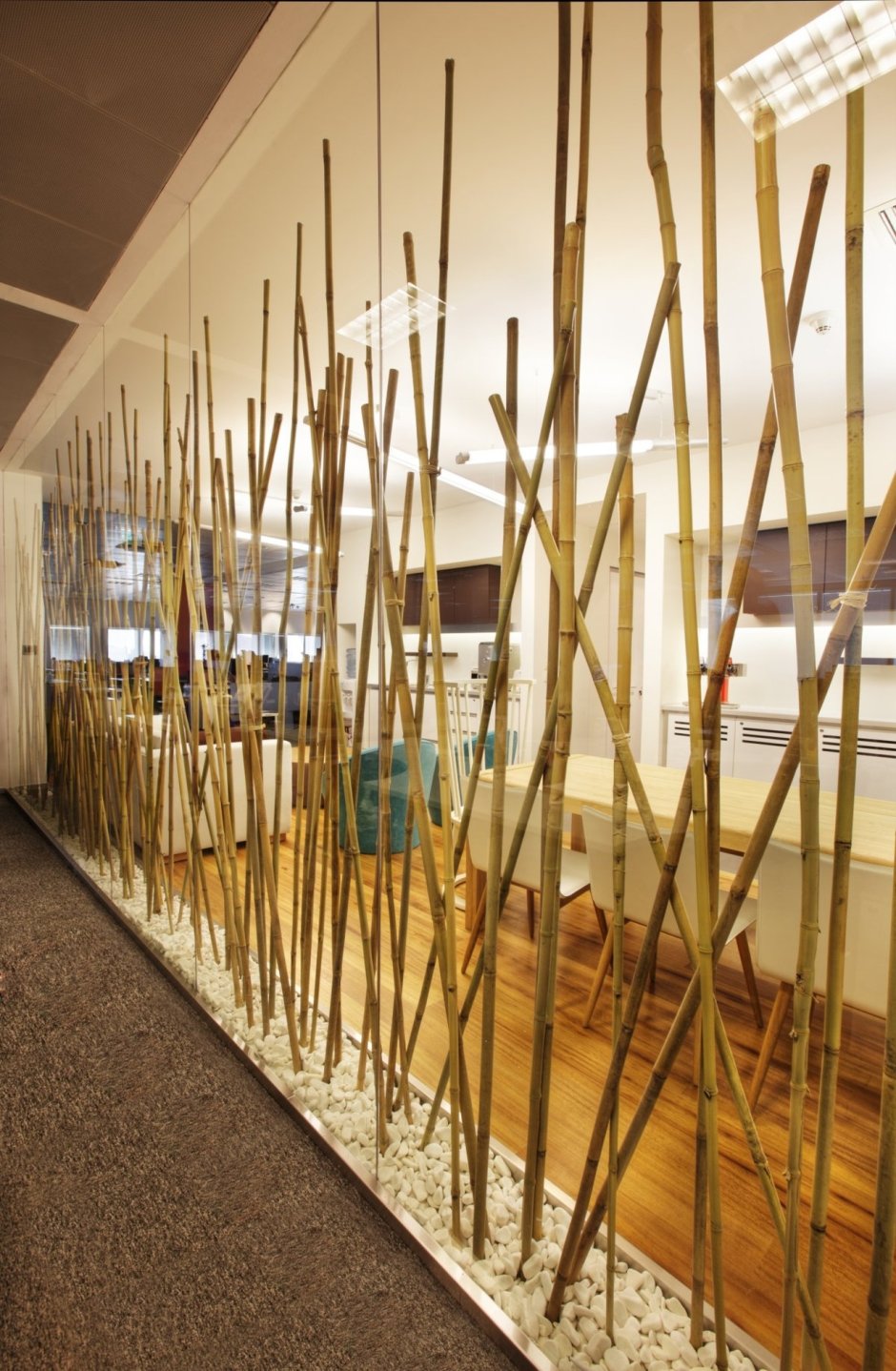 Бамбуковые палочки в интерьере