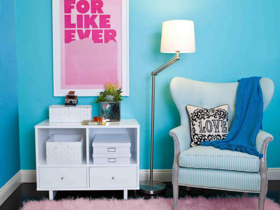 Мебель под голубые стены