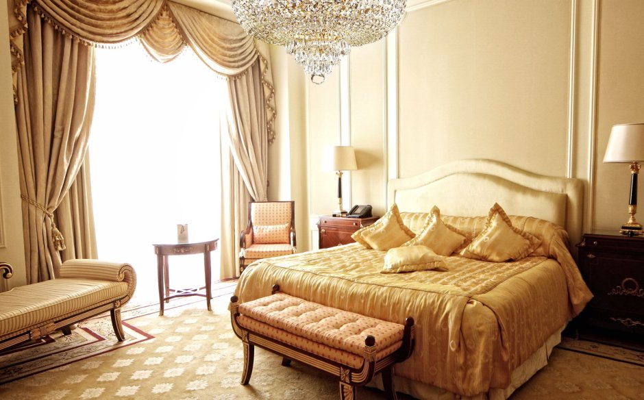 Спальня красивый в золотом доме