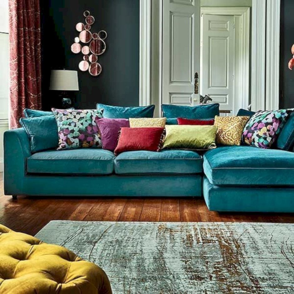 Бирюзовый диван в скандинавском стиле