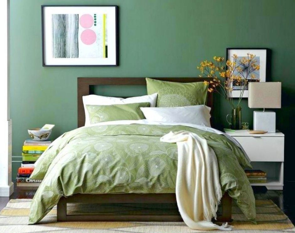 Спальня в серо зеленых тонах