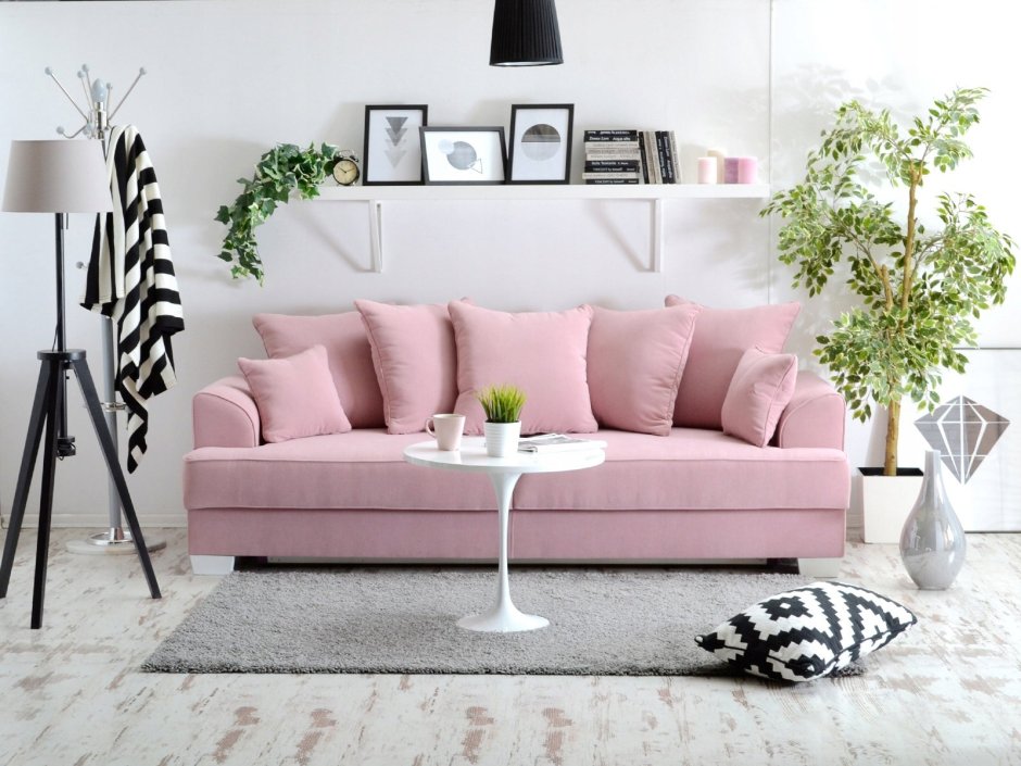 Розовый диван в интерьере