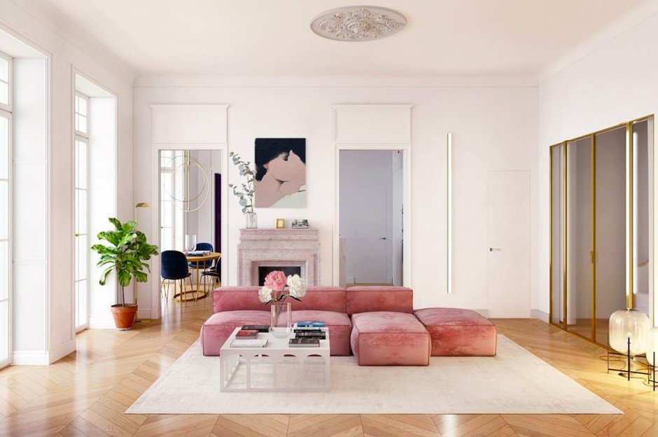 Розовый диван в гостиной